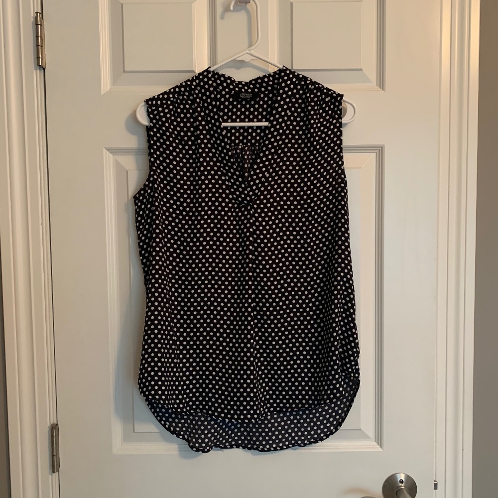 Sleeveless Black and White Polka Dotted Blousr